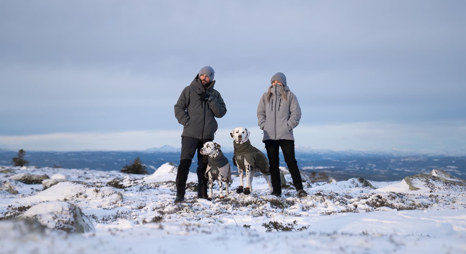 Trail isolator+ jacket men's lifestyle 1