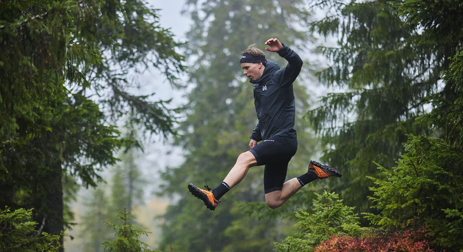 Trail light jacket men's lifestyle 1