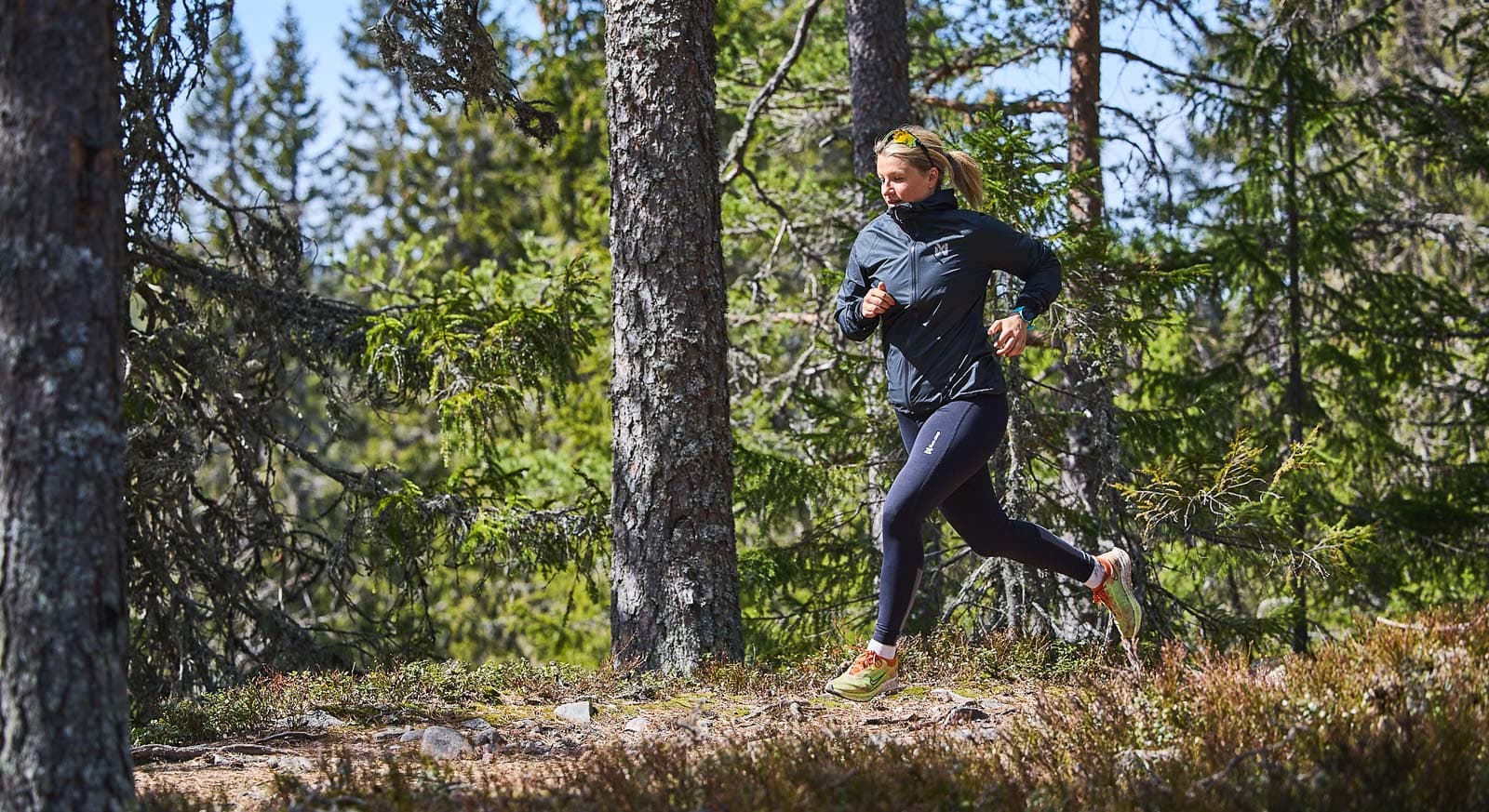 Trail light jacket women's lifestyle 1